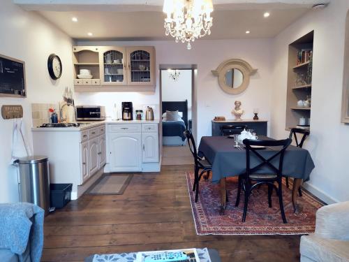 a kitchen and dining room with a table and chairs at Maison Nº 20 in Eymet