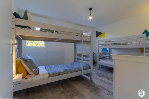 Tempat tidur susun dalam kamar di Tri-O-Bois