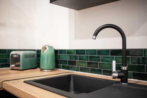 a kitchen sink with a faucet on a counter at Le Verdoyant - T2 moderne - proche Gare in Toulouse