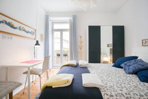 En eller flere senge i et værelse på Principe Real beautiful View 3 bedrooms flat!