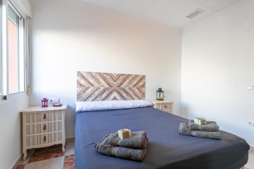 a bedroom with a bed with two towels on it at Mar de Ilusiones in Caserío Bacarot