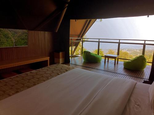 Postel nebo postele na pokoji v ubytování Kema Merbabu powered by Cocotel