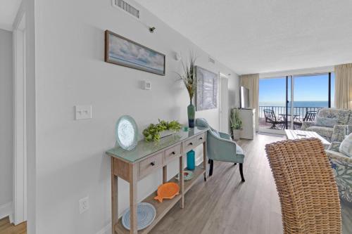 Destin on the Gulf 404 - Amazing Views just Steps away from the Beach photo 16