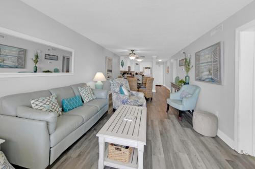 Destin on the Gulf 404 - Amazing Views just Steps away from the Beach photo 20