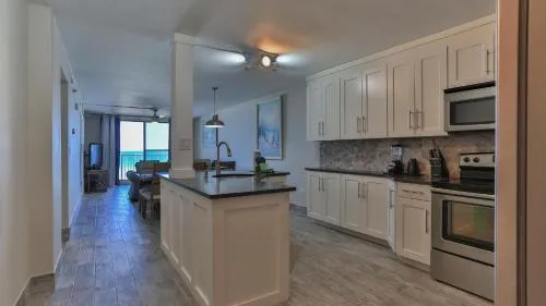 Destin on the Gulf 604 - Updated Gulf Front sixth floor condo photo 1