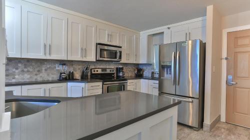 Destin on the Gulf 604 - Updated Gulf Front sixth floor condo photo 11