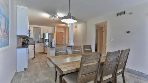 Destin on the Gulf 604 - Updated Gulf Front sixth floor condo photo 13
