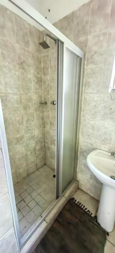 Ένα μπάνιο στο Mthandi Wokuhamba Lodge