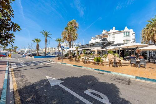 Apartment in Puerto Marina with Sea Views, FIRST LINE, Holiday Rentals Apartment