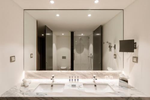 Boeira Garden Hotel Porto Gaia, Curio Collection by Hilton