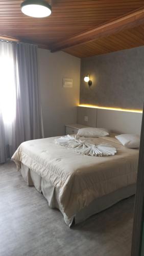 A bed or beds in a room at Pousada Eco Da Montanha