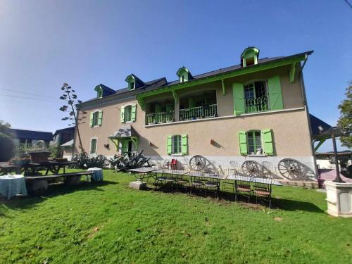 Un jardín fuera de Ferme Arboucau