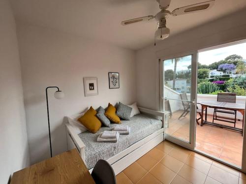 a living room with a couch and a balcony at Duplex in residential complex with pool in Altea
