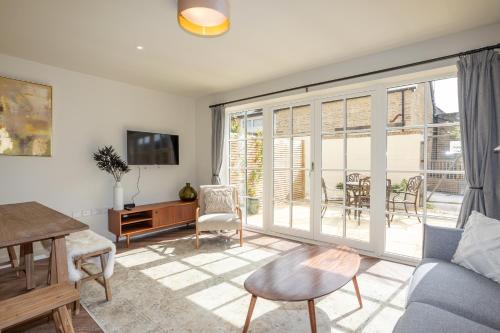 a living room with a couch and a table at Harpers Yard - 30 Chipping Norton in Chipping Norton