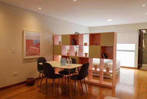 a dining room with a table and chairs at Las Mimosas by Wynwood House in Lima
