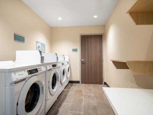 a laundry room with a washer and dryer at Home2 Suites By Hilton Santa Rosa Beach in Santa Rosa Beach