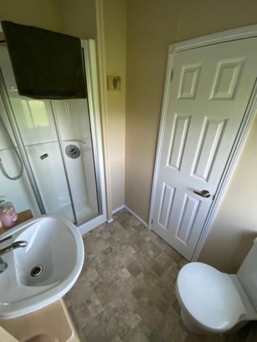 a bathroom with a white sink and a toilet at East kitcham lodge in Launceston