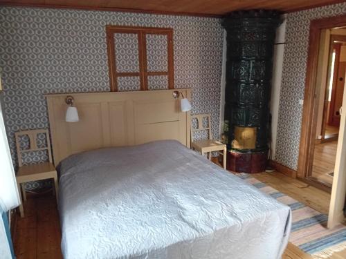 1 dormitorio con 1 cama en una habitación en Amazing home in Gislaved with WiFi and 2 bedroom, en Gislaved