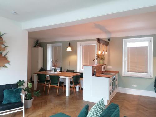 a kitchen and living room with a table and a dining room at Voll ausgestattete Wohnung mit Moselblick in Alf