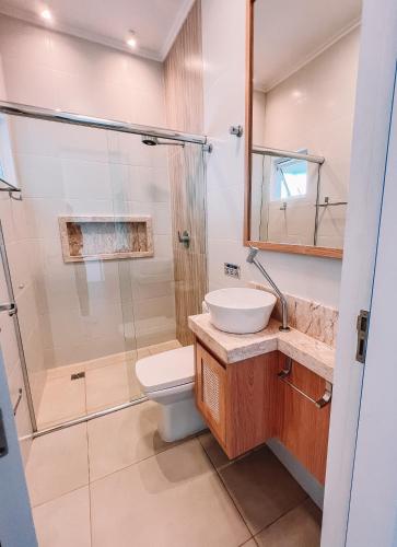 a bathroom with a shower and a toilet and a sink at Casa Cancun Hotel Boutique & Eventos in Penha