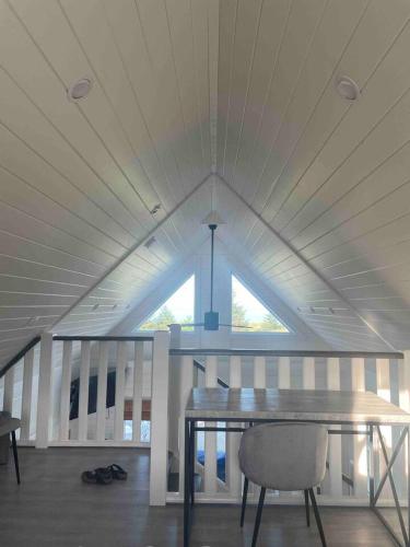Фотография из галереи Sunrise Cabin- The Loft - secluded Beach front guest house в Сэндспите