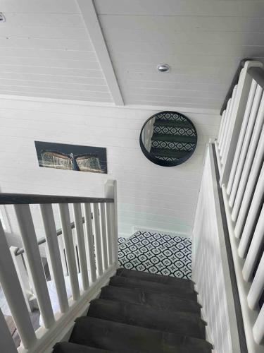 Фотография из галереи Sunrise Cabin- The Loft - secluded Beach front guest house в Сэндспите
