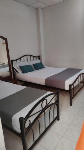 Postel nebo postele na pokoji v ubytování HOTEL GIRASOLES