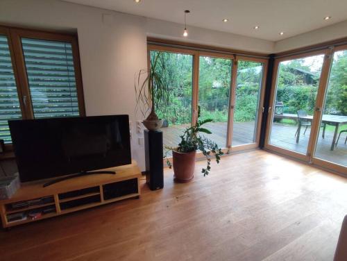 TV a/nebo společenská místnost v ubytování Loft mit Kamin und Whirlpool