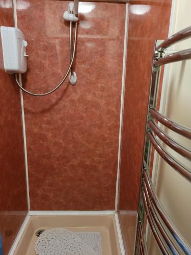 Bilik mandi di Craighlaw Vintage Guest Rooms