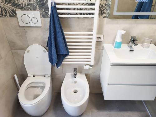 Bilik mandi di Casa Lariana