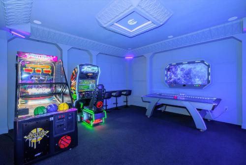EPIC Disney 10Min Retreat, 8BR Resort Villa and Arcade photo 10