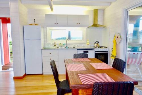 Una cocina o cocineta en Klimatisiertes Haus am Meer in Chihuahua