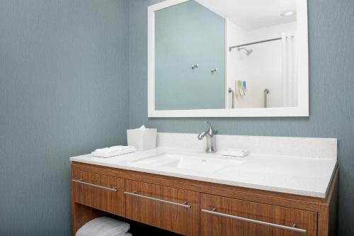 Ein Badezimmer in der Unterkunft Home2 Suites by Hilton - Memphis/Southaven