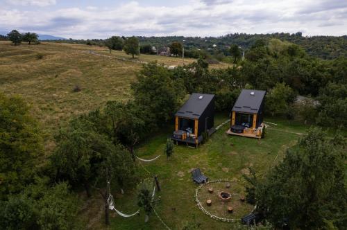 an aerial view of two cottages in a field at Campolongo Tiny Chalet in Câmpulung
