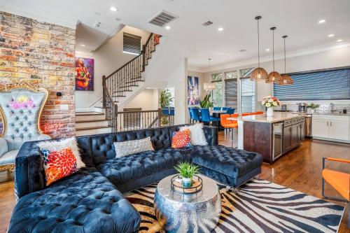 a living room with a couch and a table at Posh Dtwn/Midtown Home w Stunning Roof-Top Terrace in Houston