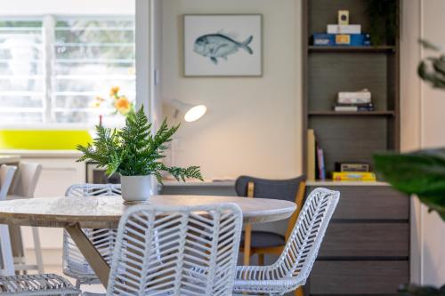 Χώρος καθιστικού στο Noosa gem! Walking distance to cafes - shops - Sunshine Beach and dog Beach