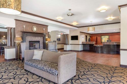a living room with a couch and a fireplace at Best Western Plus Classic Inn and Suites in Center