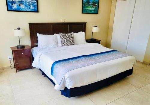 Katil atau katil-katil dalam bilik di Prestige Hotel Vero Beach