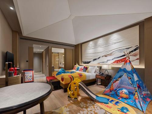 Ein Bett oder Betten in einem Zimmer der Unterkunft Conrad Jiuzhaigou