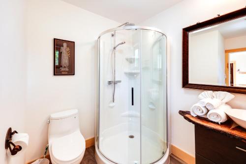 Ένα μπάνιο στο Acadia Home with Rooftop Deck - Close to Trails!