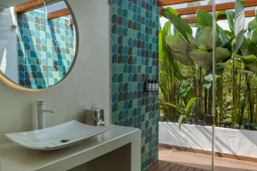 a bathroom with a sink and a mirror at Rancho Eden in Armenia