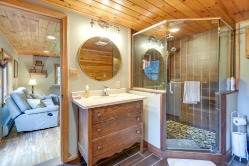 uma casa de banho com um lavatório e um chuveiro em Meredith Home with Deck 6 Mi to Lake Winnipesaukee! em Meredith