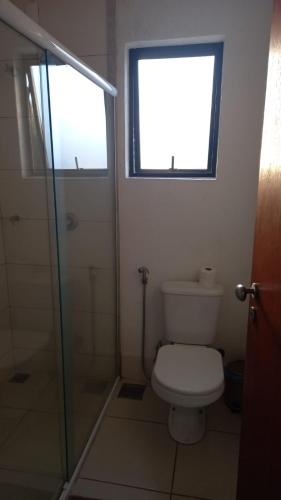 a bathroom with a toilet and a window and a shower at O Paraiso é aqui! in Barra do Piraí