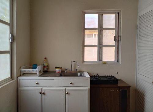a kitchen with a sink and a window at QUINTA SAN LUCAS TLAXCALA 