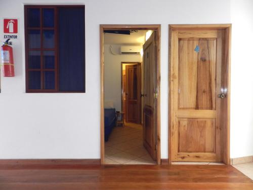 モンタニタにあるHostal Yaku Montañitaのギャラリーの写真