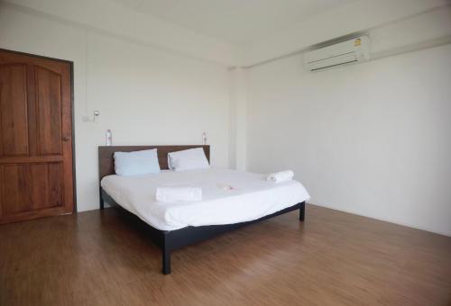 Gallery image of 115 Townhouse in Ban Khlong Krang