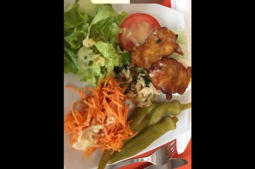 a plate of food with a salad and vegetables at Villa les Maripas T3 in Petit-Canal