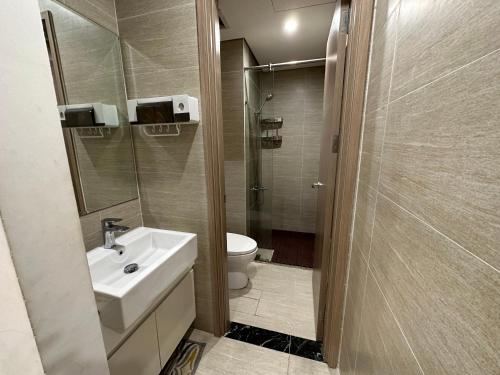 Ванна кімната в Căn hộ 2pn đầy đủ tiện nghi-Vinhomes Grand Park Quận 9
