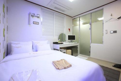 En eller flere senger på et rom på Itaewon A One Hotel