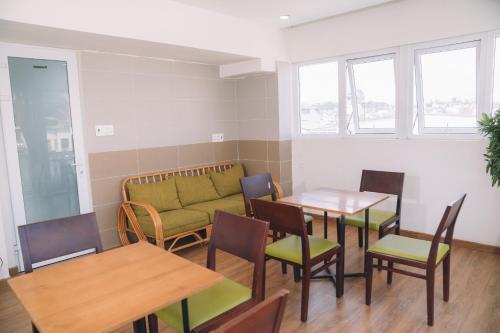 Posezení v ubytování Ánh Phương Hotel Đà Lạt